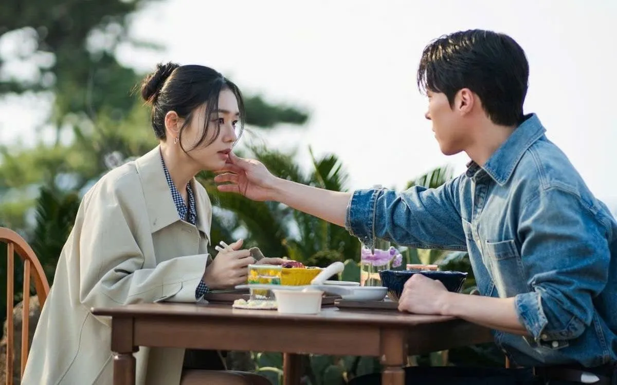 Dù kịch bản vẫn gây nhiều tranh cãi nhưng nhờ diễn xuất của hai cặp đôi chính và phụ khiến rating của các tập phim vẫn nhận được sự ủng hộ lớn từ khán giả (Ảnh: Netflix)