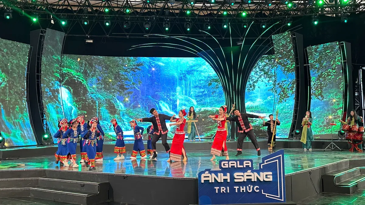 Trực tiếp: Gala &Aacute;nh s&aacute;ng tri thức 2025 (20h, VTV2) - Ảnh 1.