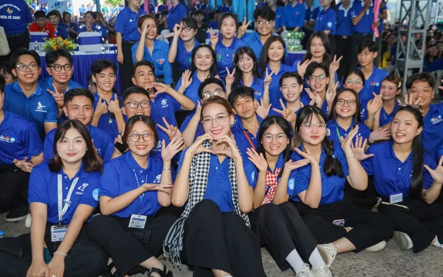 Hoa hậu Bảo Ngọc trong một hoạt động tình nguyện