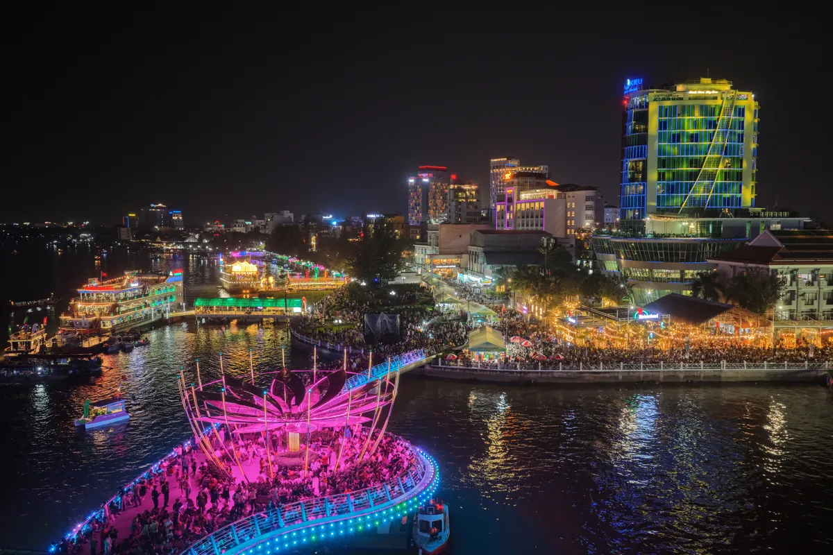 &ldquo;Cần Thơ sắc m&agrave;u s&ocirc;ng nước&rdquo; biến kh&ocirc;ng gian quen thuộc th&agrave;nh đại tiệc thị gi&aacute;c - Ảnh 14.