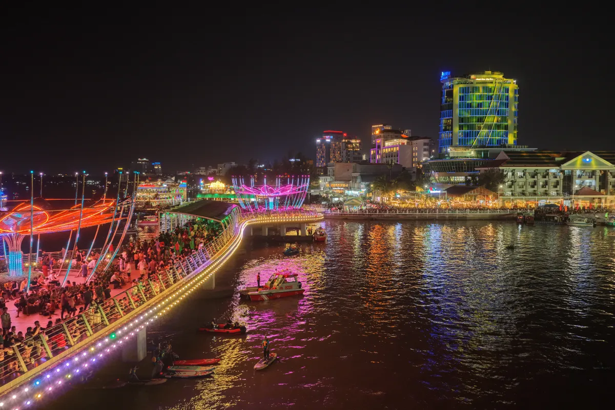 &ldquo;Cần Thơ sắc m&agrave;u s&ocirc;ng nước&rdquo; biến kh&ocirc;ng gian quen thuộc th&agrave;nh đại tiệc thị gi&aacute;c - Ảnh 13.