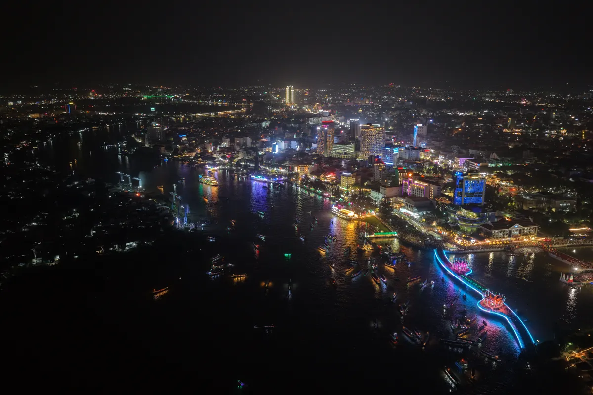 &ldquo;Cần Thơ sắc m&agrave;u s&ocirc;ng nước&rdquo; biến kh&ocirc;ng gian quen thuộc th&agrave;nh đại tiệc thị gi&aacute;c - Ảnh 12.