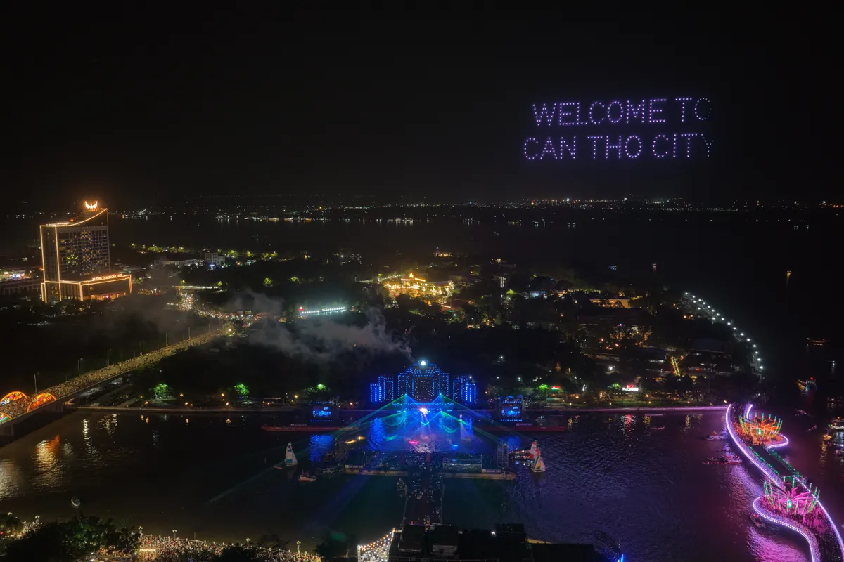 &ldquo;Cần Thơ sắc m&agrave;u s&ocirc;ng nước&rdquo; biến kh&ocirc;ng gian quen thuộc th&agrave;nh đại tiệc thị gi&aacute;c - Ảnh 9.