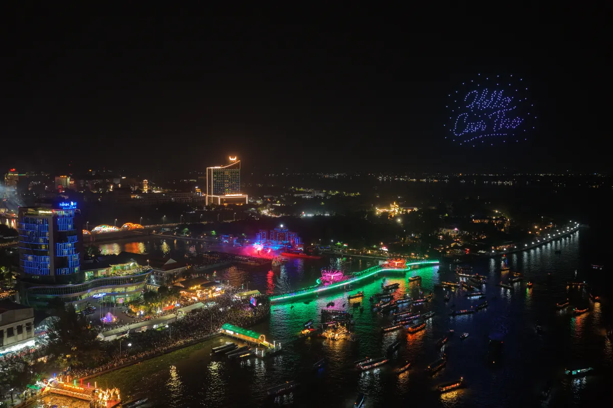 &ldquo;Cần Thơ sắc m&agrave;u s&ocirc;ng nước&rdquo; biến kh&ocirc;ng gian quen thuộc th&agrave;nh đại tiệc thị gi&aacute;c - Ảnh 10.