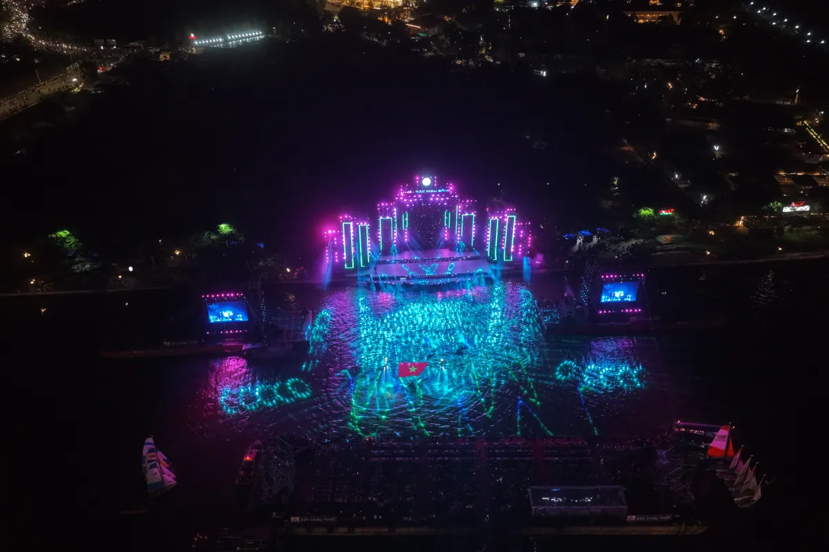 &ldquo;Cần Thơ sắc m&agrave;u s&ocirc;ng nước&rdquo; biến kh&ocirc;ng gian quen thuộc th&agrave;nh đại tiệc thị gi&aacute;c - Ảnh 15.