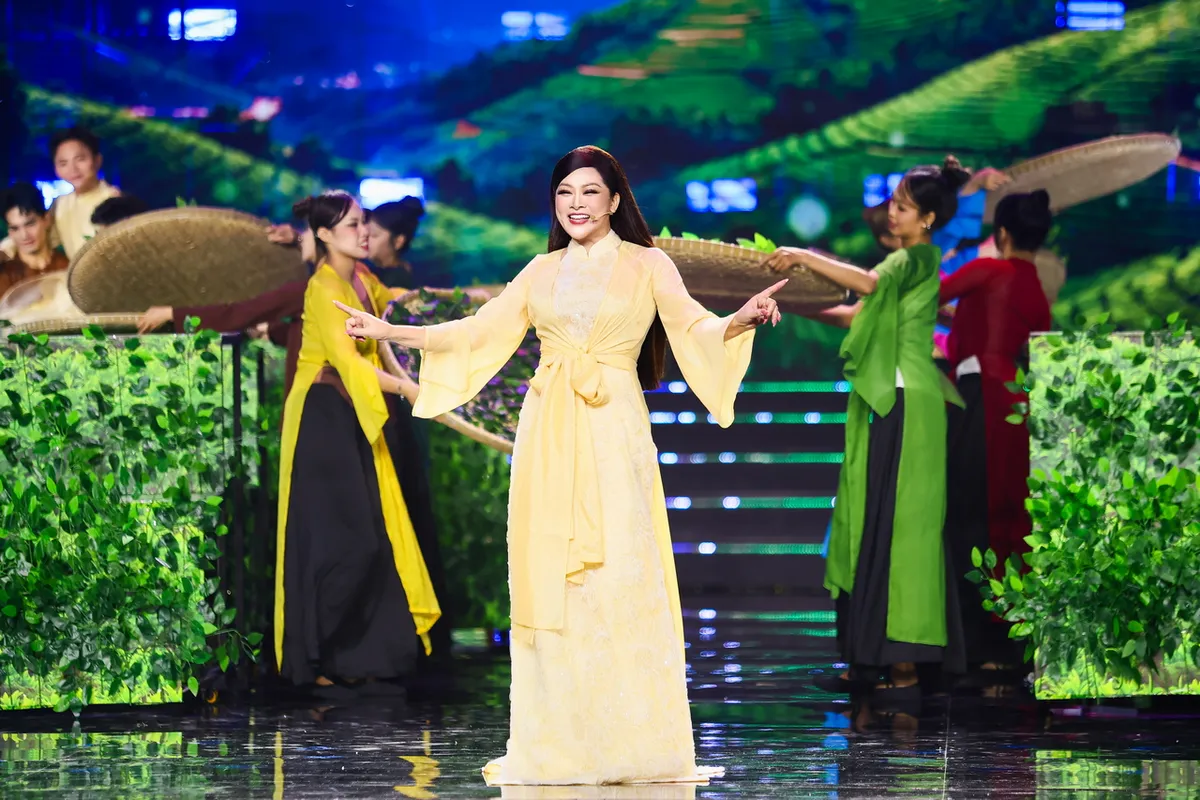 Ho&agrave;i L&acirc;m t&aacute;i xuất trong đại nhạc hội ch&agrave;o năm mới Hương sắc giai nh&acirc;n - Ảnh 3.