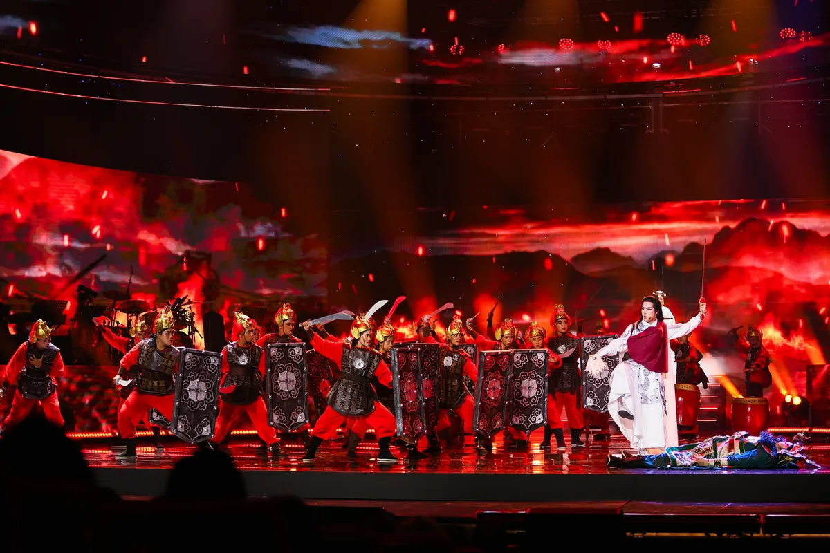 Ho&agrave;i L&acirc;m t&aacute;i xuất trong đại nhạc hội ch&agrave;o năm mới Hương sắc giai nh&acirc;n - Ảnh 5.