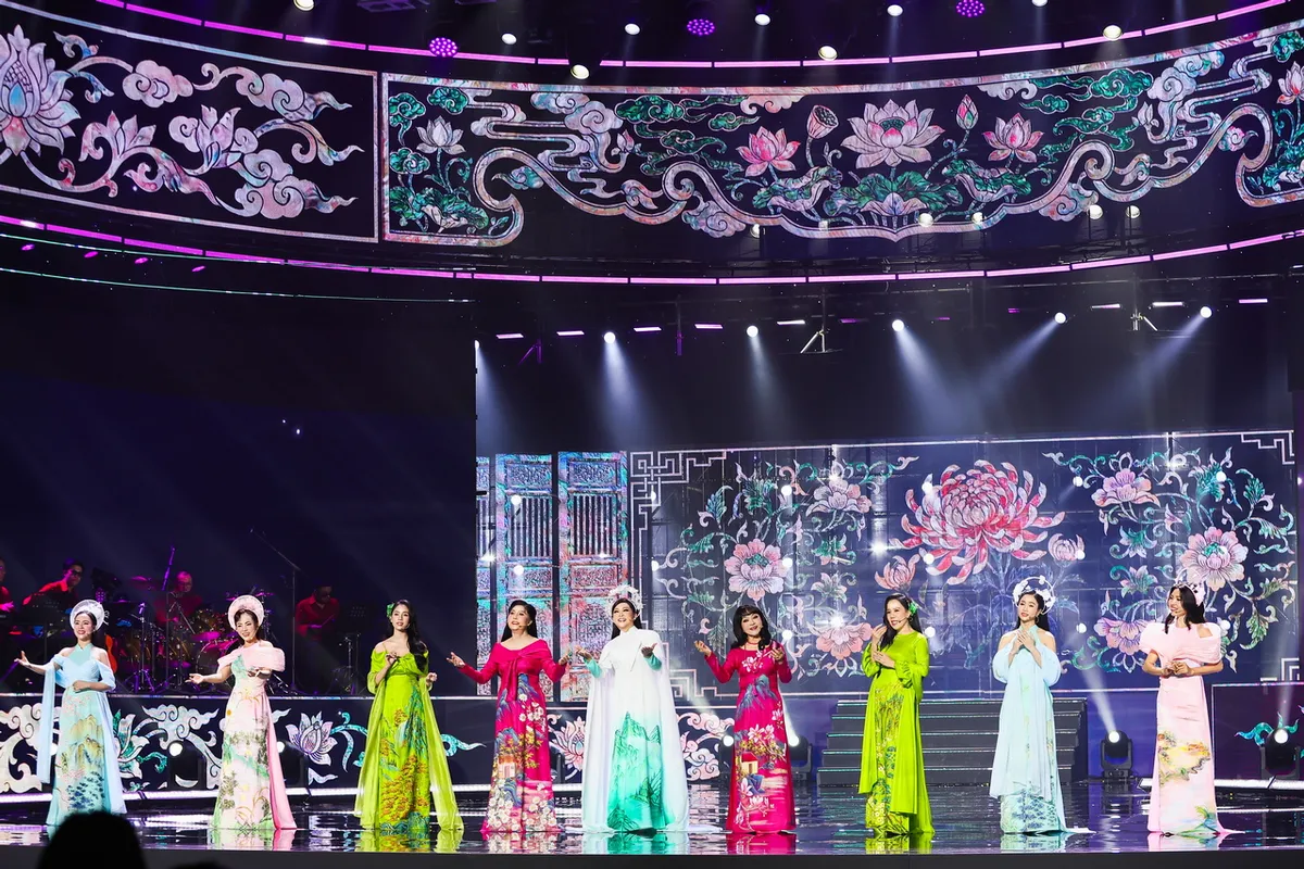 Ho&agrave;i L&acirc;m t&aacute;i xuất trong đại nhạc hội ch&agrave;o năm mới Hương sắc giai nh&acirc;n - Ảnh 4.