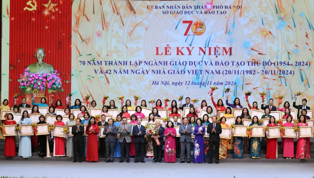 H&agrave; Nội: 32 c&aacute; nh&acirc;n được đề nghị x&eacute;t tặng danh hiệu "Nh&agrave; gi&aacute;o ưu t&uacute;"
- Ảnh 1.