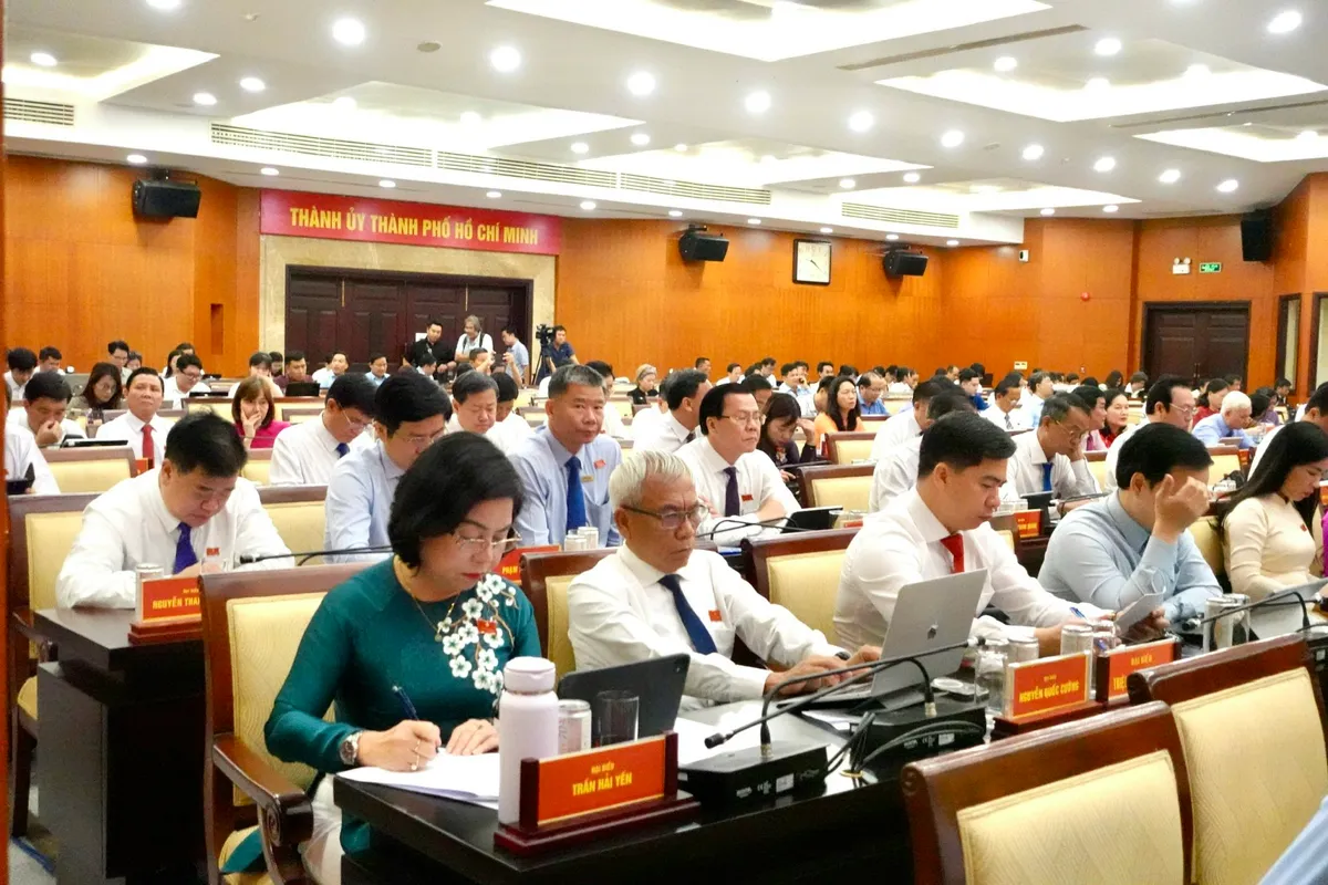 TP Hồ Ch&iacute; Minh ra mắt ứng dụng HĐND số với nhiều t&iacute;nh năng vượt trội - Ảnh 1.