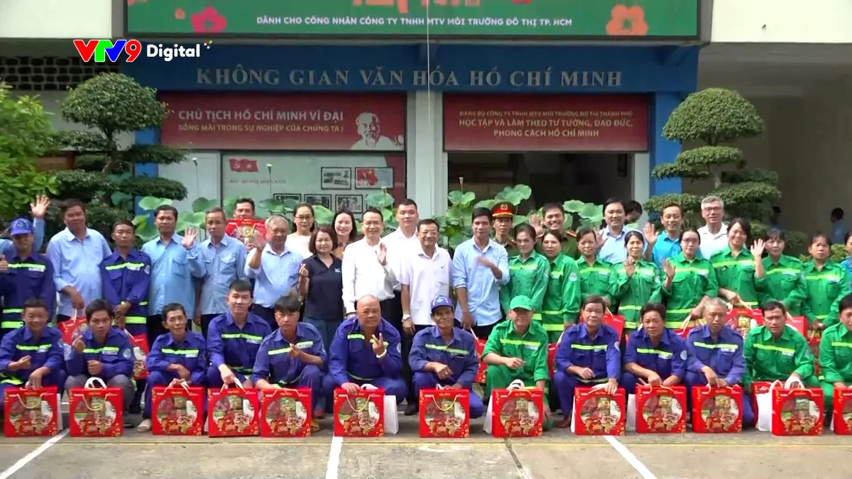 Tết đến sớm với công nhân vệ sinh môi trường TP. Hồ Chí Minh