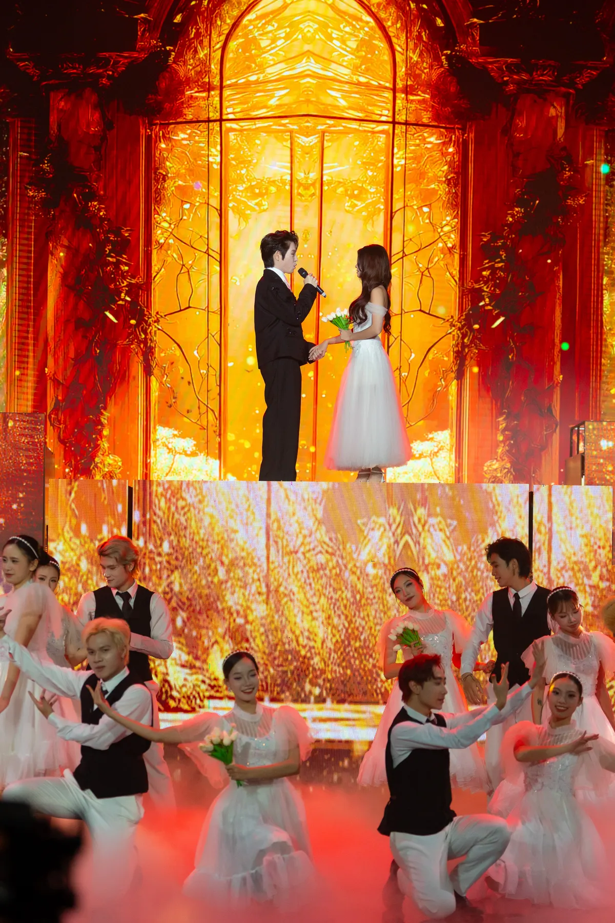 "Ho&agrave;ng tử Valentine" Đức Ph&uacute;c mang năng lượng t&igrave;nh y&ecirc;u ngập tr&agrave;n tới "Bản giao hưởng Việt Nam" - Ảnh 4.