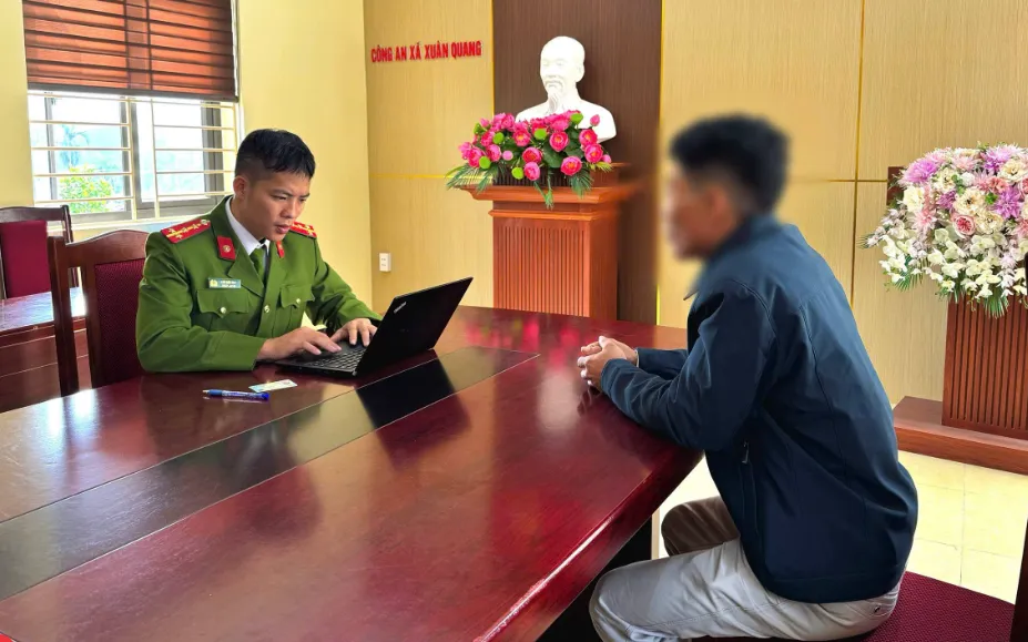 Ông T.Đ.C. tại cơ quan điều tra. Ảnh: Công an tỉnh Lào Cai