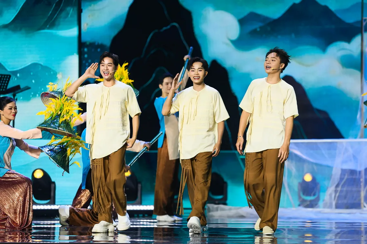 Ho&agrave;i L&acirc;m t&aacute;i xuất trong đại nhạc hội ch&agrave;o năm mới Hương sắc giai nh&acirc;n - Ảnh 8.