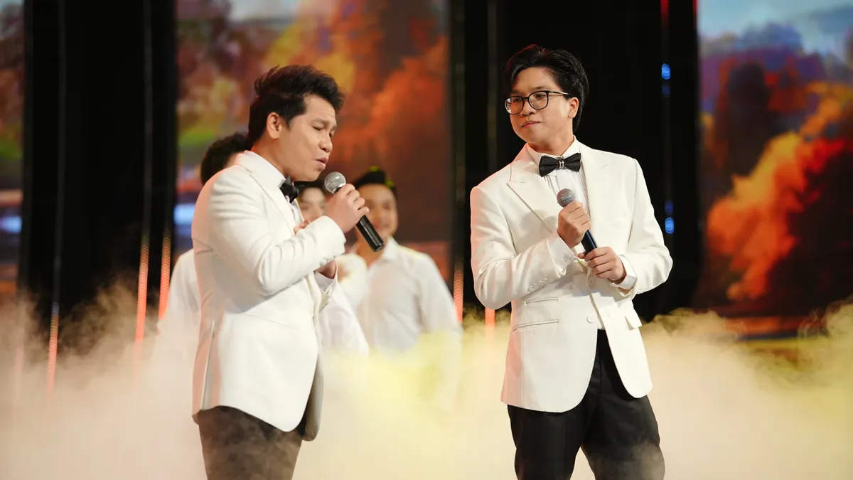 Trọng Tấn v&agrave; con trai song ca tại Gala &Aacute;nh s&aacute;ng tri thức 2025 - Ảnh 2.