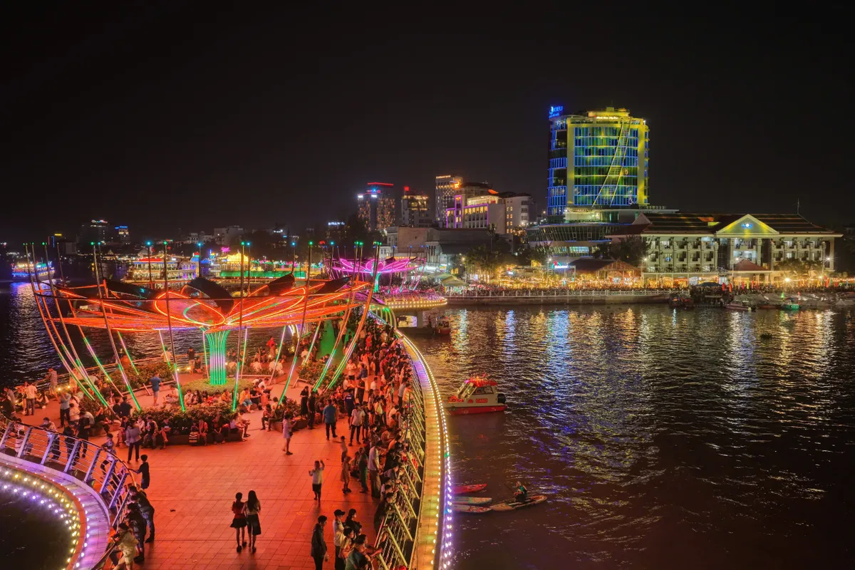 &ldquo;Cần Thơ sắc m&agrave;u s&ocirc;ng nước&rdquo; biến kh&ocirc;ng gian quen thuộc th&agrave;nh đại tiệc thị gi&aacute;c - Ảnh 6.