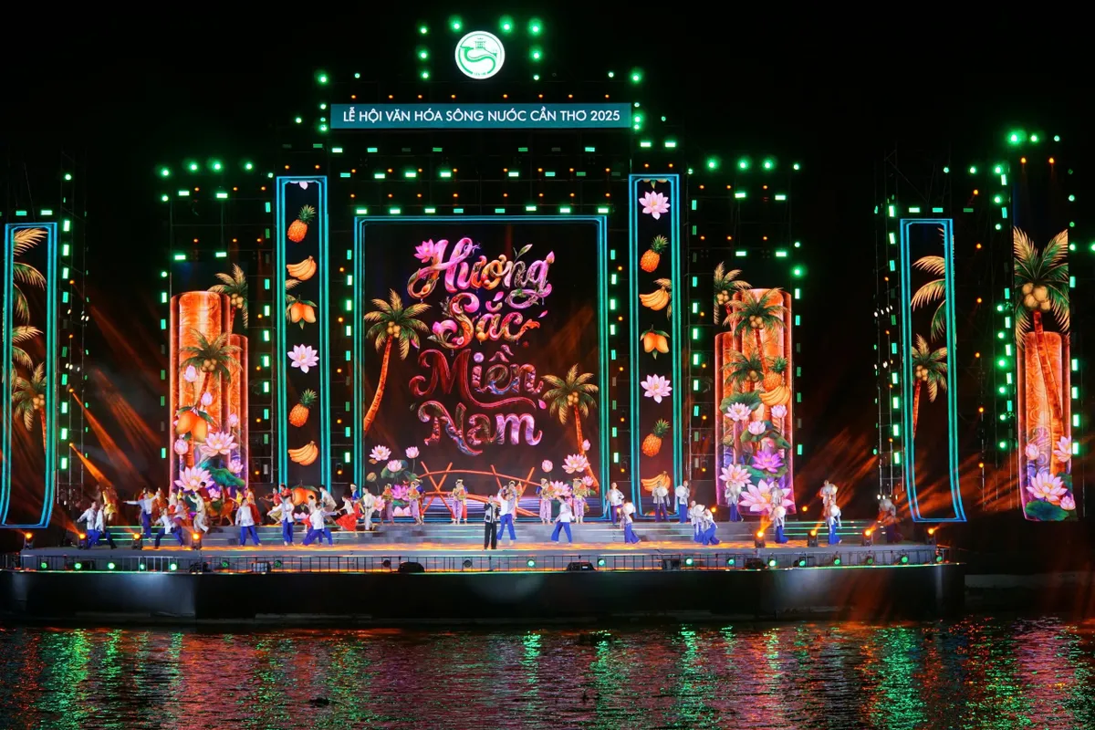 &ldquo;Cần Thơ sắc m&agrave;u s&ocirc;ng nước&rdquo; biến kh&ocirc;ng gian quen thuộc th&agrave;nh đại tiệc thị gi&aacute;c - Ảnh 3.