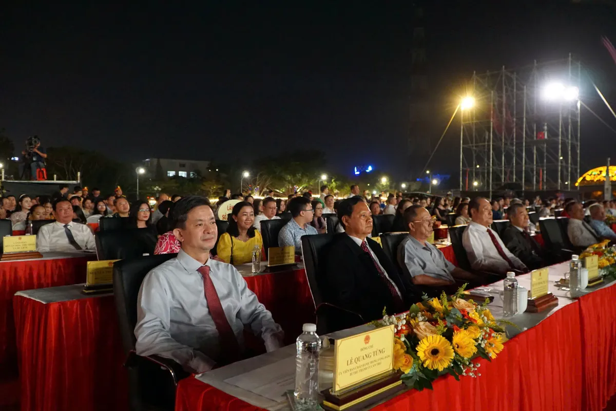 &ldquo;Cần Thơ sắc m&agrave;u s&ocirc;ng nước&rdquo; biến kh&ocirc;ng gian quen thuộc th&agrave;nh đại tiệc thị gi&aacute;c - Ảnh 5.
