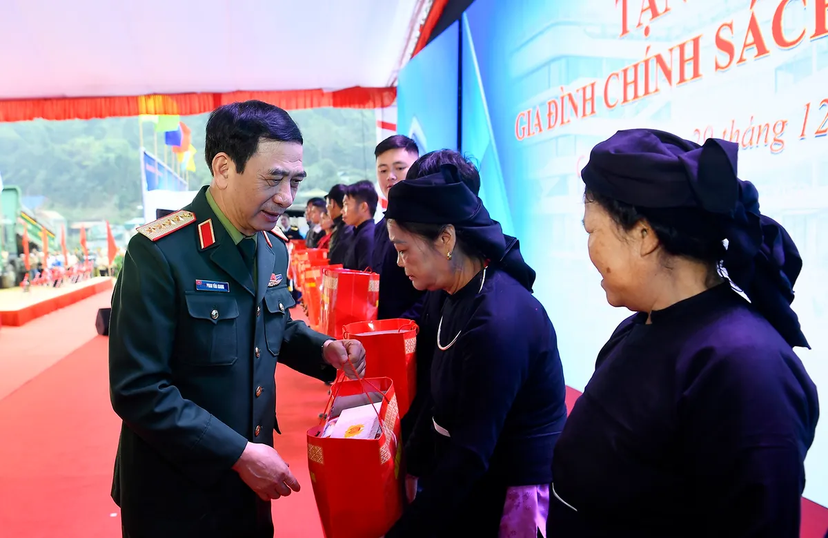 Đại tướng Phan Văn Giang dự khởi c&ocirc;ng x&acirc;y dựng Trung t&acirc;m Y tế Bảo Lạc, Cao Bằng - Ảnh 6.