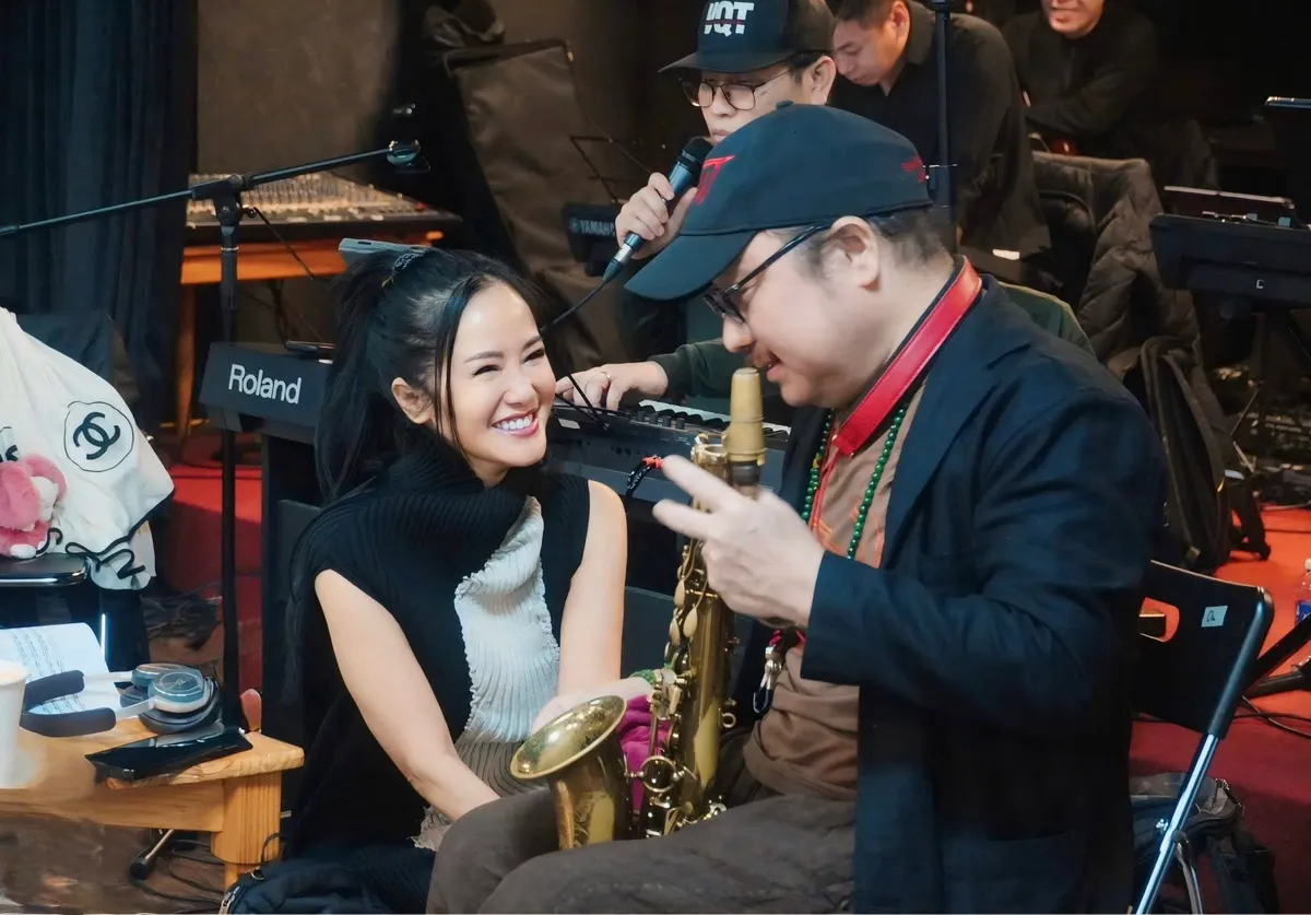 Diva Hồng Nhung v&agrave; Phạm Thu H&agrave; thất vọng khi show 'Về đ&acirc;y bốn c&aacute;nh chim trời' ho&atilde;n đột ngột - Ảnh 1.