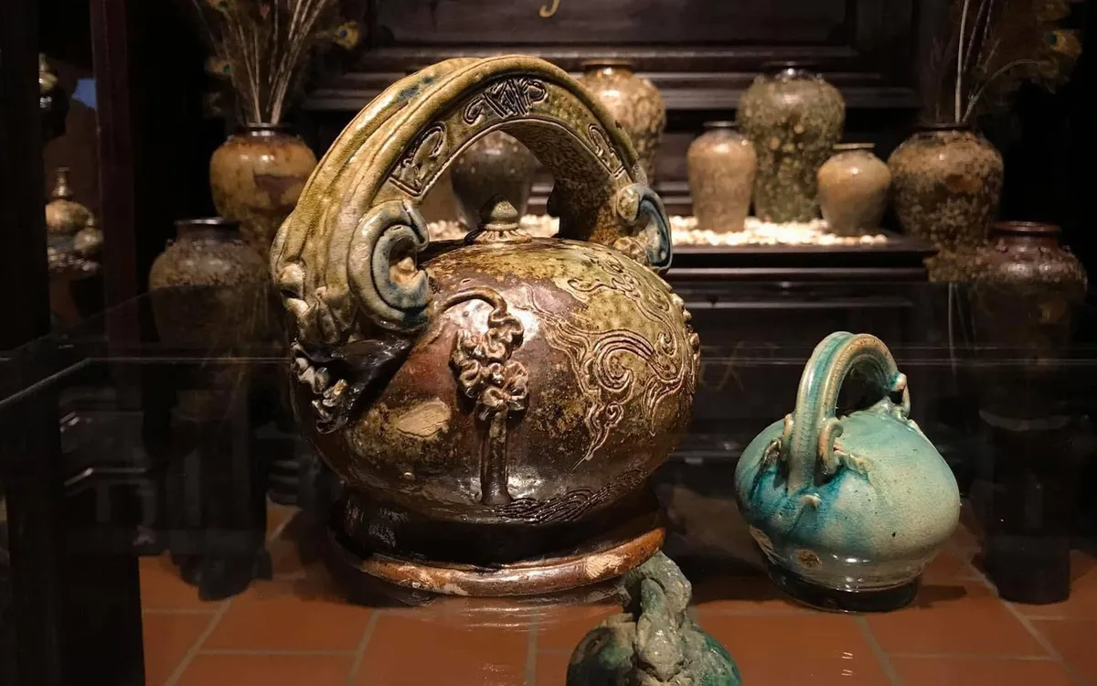 Gốm Quảng Đức - Dấu ấn độc bản từ đất, lửa và sò huyết.