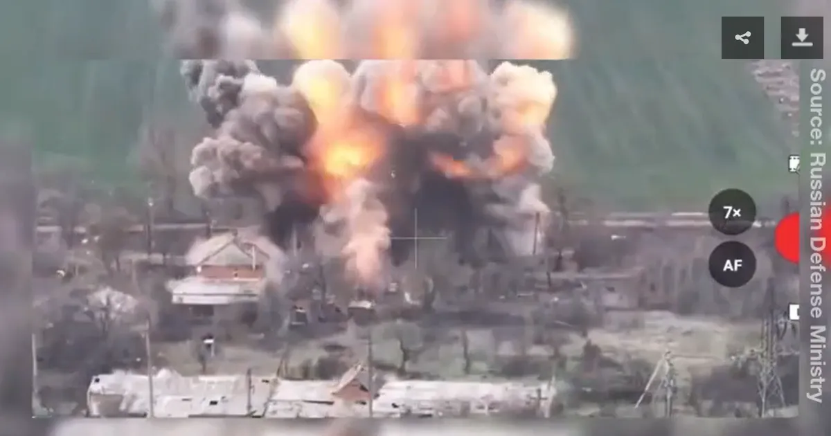 Tổng thống Putin ch&uacute;c mừng qu&acirc;n đội Nga kiểm so&aacute;t thị trấn chiến lược tại Ukraine- Ảnh 1.