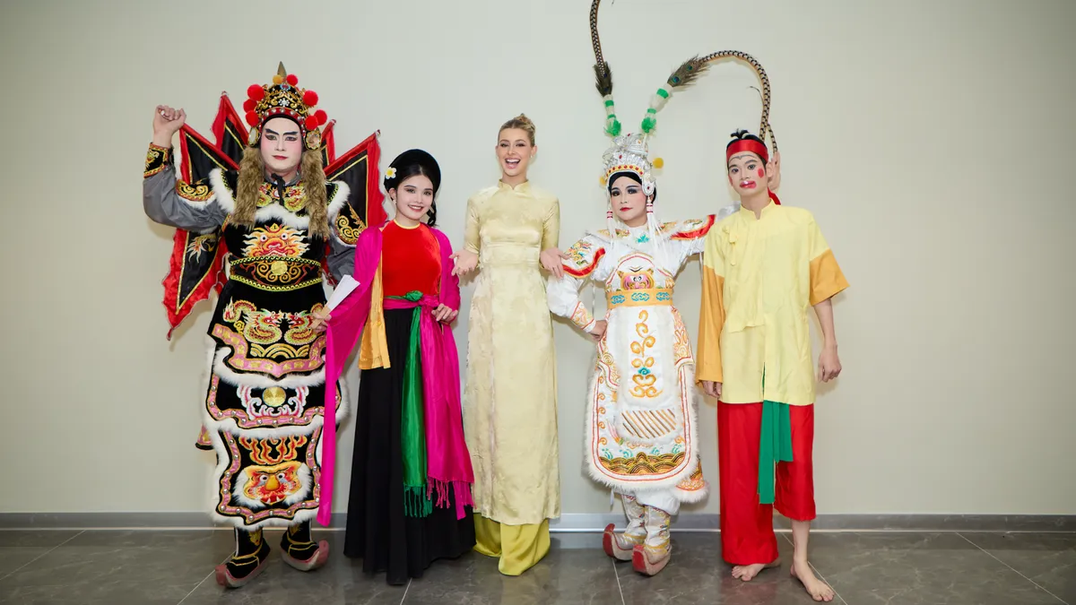 Miss Cosmo 2025 Yolina Lindquist dẫn chương tr&igrave;nh Gala "Symphony of Vietnam" - Ảnh 3.