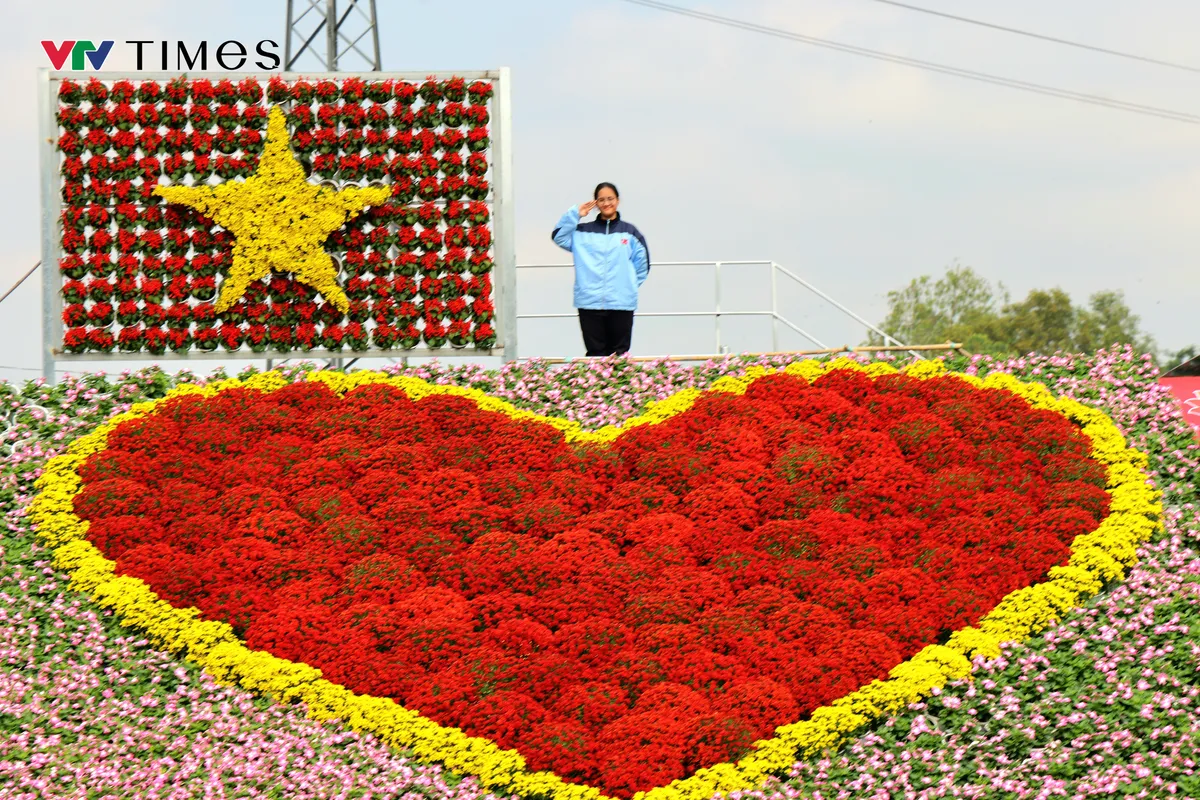 Hàng triệu bông hoa khoe sắc tại Lễ hội Hoa – Kiểng Sa Đéc 2025- Ảnh 4. Hàng triệu bông hoa khoe sắc tại Lễ hội Hoa – Kiểng Sa Đéc 2025- Ảnh 4.