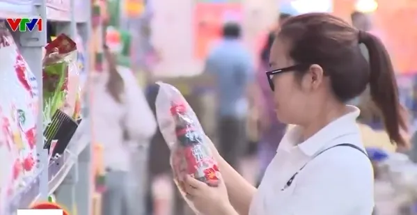 Người ti&ecirc;u d&ugrave;ng thận trọng chi ti&ecirc;u, mua sắm Tết  - Ảnh 1.