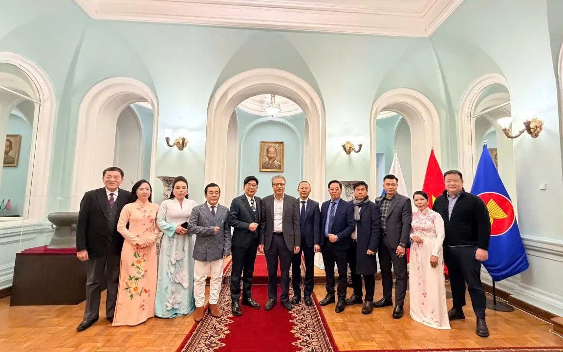 Đoàn công tác ghé thăm và làm việc với Đại sứ quán Việt Nam tại Liên bang Nga