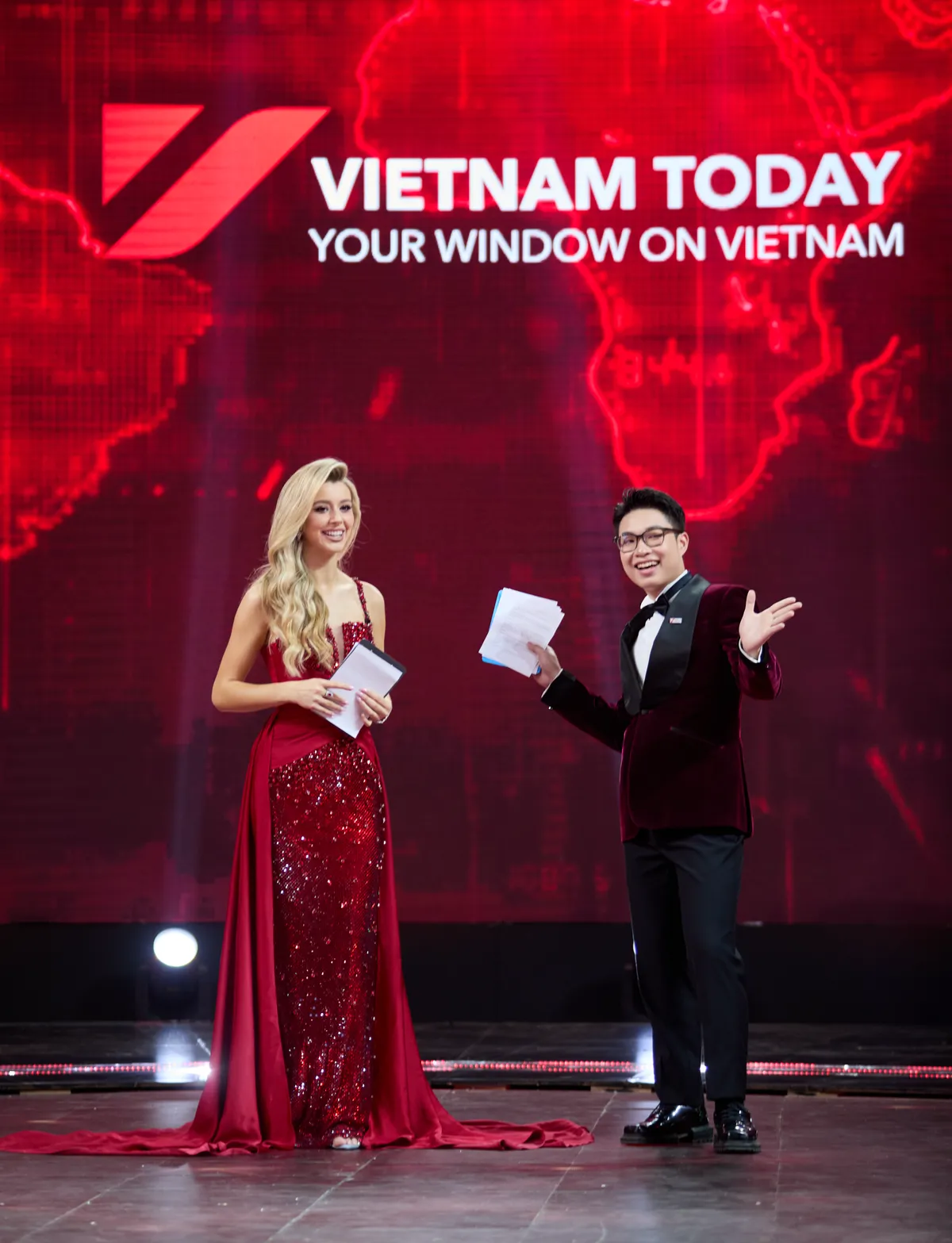 Miss Cosmo 2025 Yolina Lindquist dẫn chương tr&igrave;nh Gala "Symphony of Vietnam" - Ảnh 1.