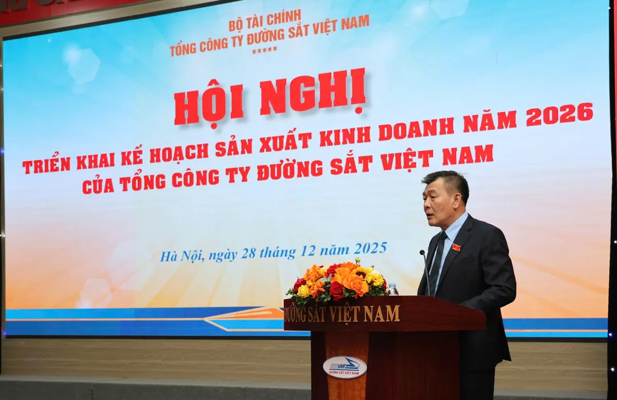 Đường sắt Việt Nam năm 2026: Mục ti&ecirc;u tăng trưởng hai con số, x&acirc;y dựng tổ hợp c&ocirc;ng nghiệp hiện đại - Ảnh 2.