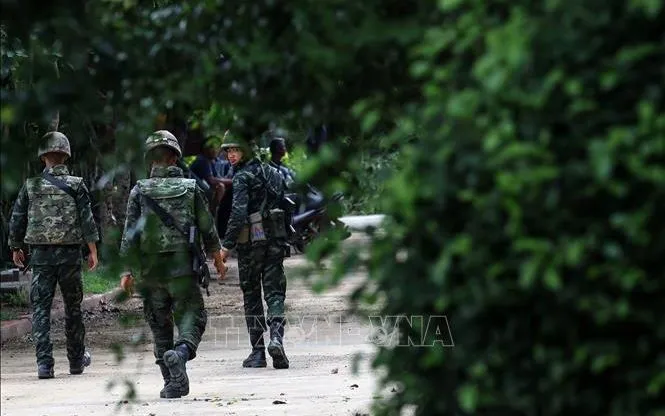 Binh sĩ Thái Lan được triển khai tại tỉnh Surin, trong bối cảnh xung đột tái diễn tại khu vực biên giới Thái Lan - Campuchia (Ảnh tư liệu: AA/TTXVN)