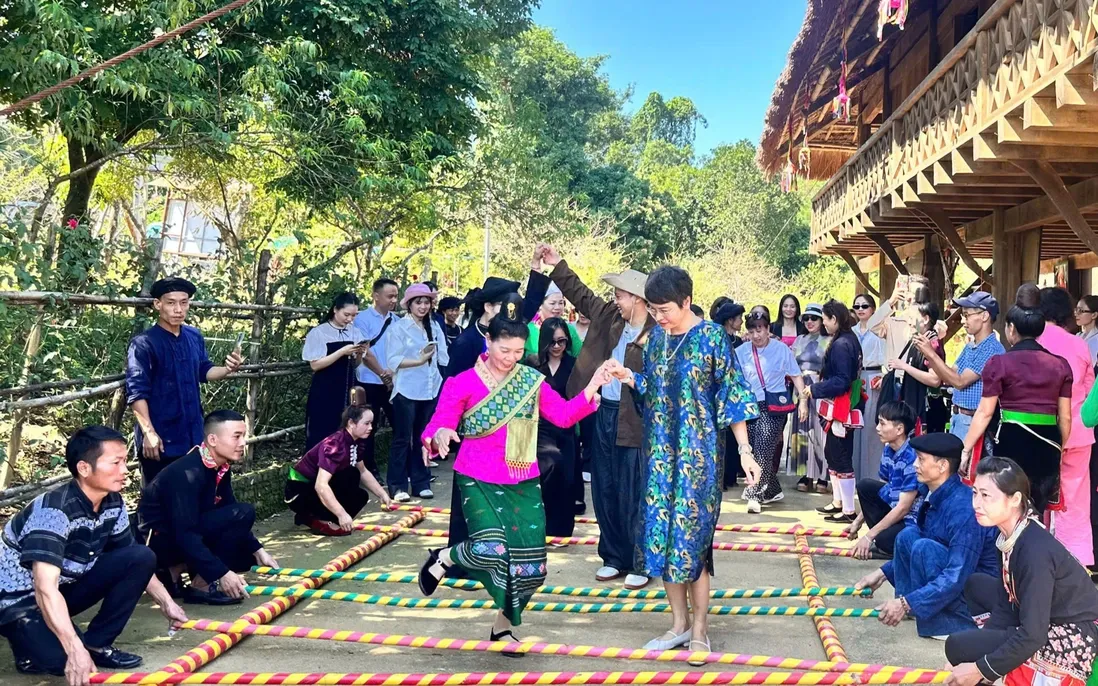 Sống một ng&agrave;y c&ugrave;ng đồng b&agrave;o: Chạm v&agrave;o linh hồn của di sản Việt- Ảnh 3.