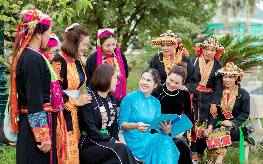 Sống một ng&agrave;y c&ugrave;ng đồng b&agrave;o: Chạm v&agrave;o linh hồn của di sản Việt- Ảnh 1.