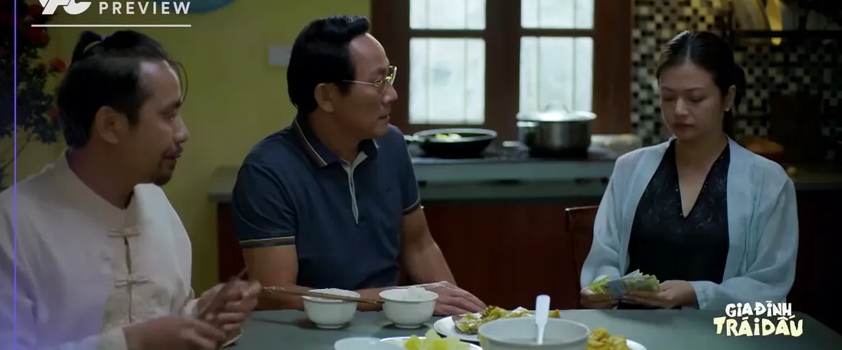 Gia đình trái dấu - Tập 13: Bố Vân bắt quả tang con gái sống thử - Ảnh 2.