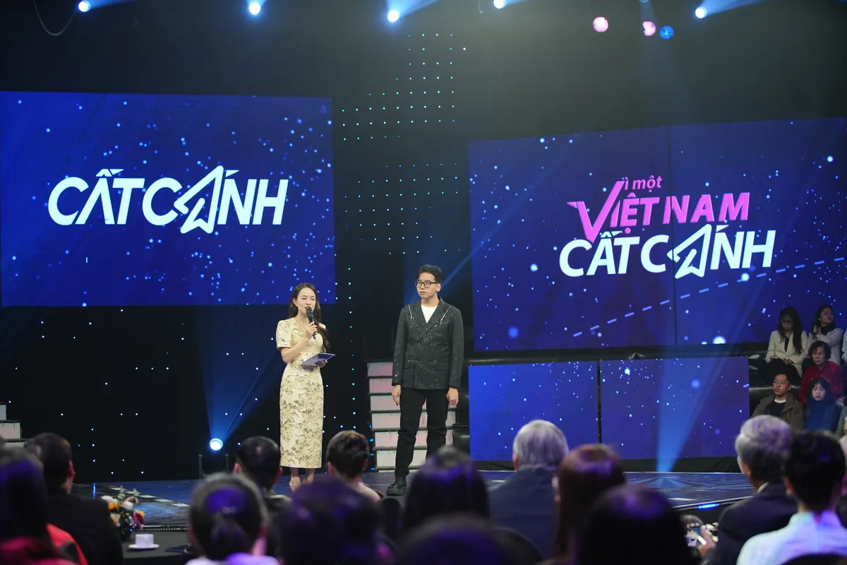 Gala Cất c&aacute;nh 2025: Giọng ca trẻ Duy Anh v&agrave; h&agrave;nh tr&igrave;nh viết tiếp ước mơ của mẹ - Ảnh 1.