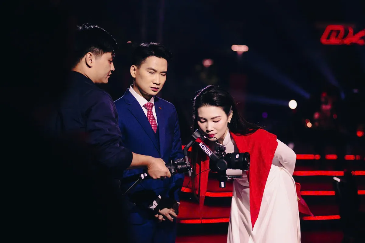 BTV Điệp Anh chia sẻ về cảm giác "thỏa mãn làm nghề" trong Dấu ấn 2025 - Ảnh 3.