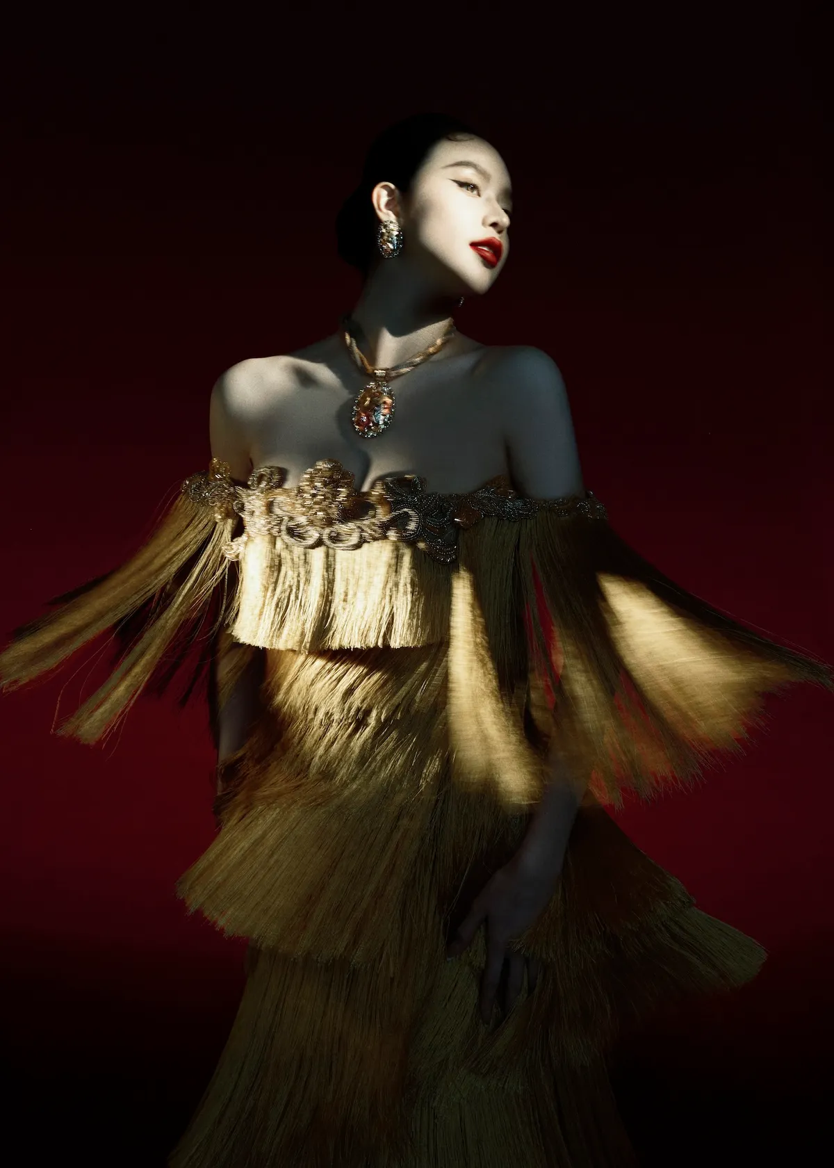 Hoa hậu Thanh Thủy đẹp b&iacute; ẩn trong thiết kế Thu Đ&ocirc;ng của L&ecirc; Thanh H&ograve;a  - Ảnh 5.