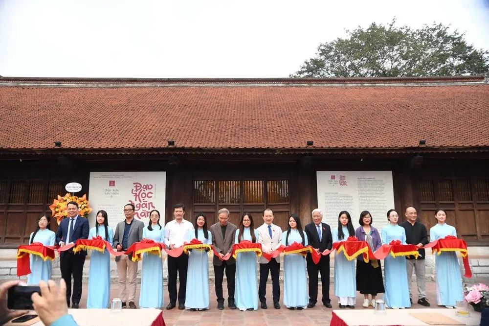 Triển l&atilde;m nghệ thuật &ldquo;Đạo học ng&agrave;n năm&rdquo; - Ảnh 1.