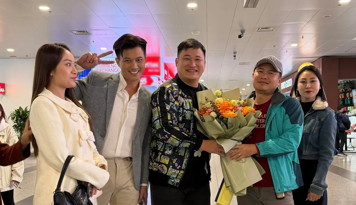 C&aacute;ch em 1 milimet: Nhiều diễn vi&ecirc;n c&ugrave;ng hết vai, x&uacute;c động chia tay đo&agrave;n phim- Ảnh 2.