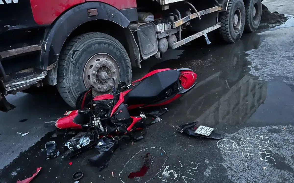 Vụ tai nạn giữa xe ben và xe máy tại Nhơn Trạch làm 1 người tử vong. Ảnh: NDCC.