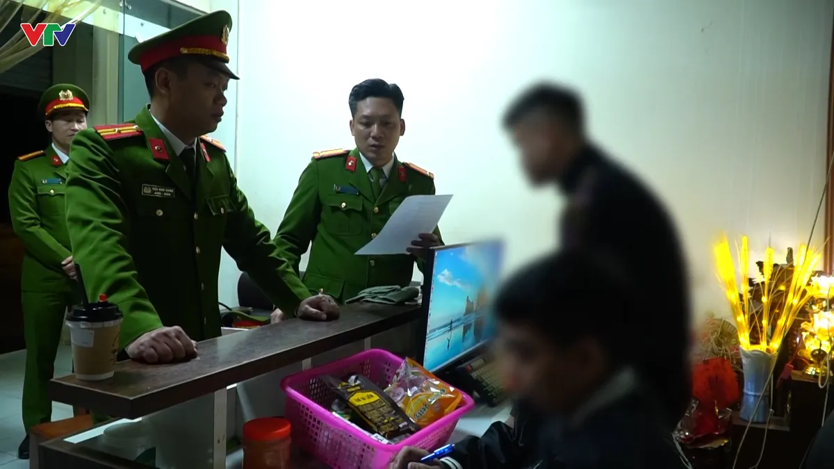 Hà Nội triệt phá quán Karaoke trá hình- Ảnh 3. Hà Nội triệt phá quán Karaoke trá hình- Ảnh 3.