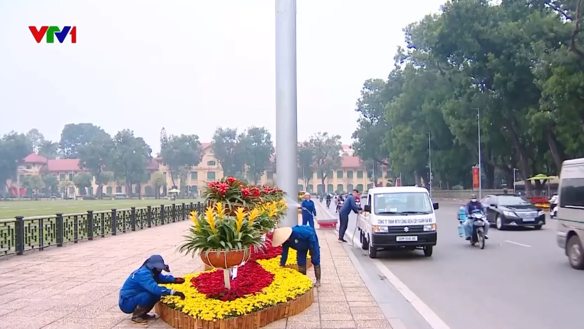 Hà Nội chỉnh trang đô thị, sẵn sàng đón năm mới - Ảnh 1.