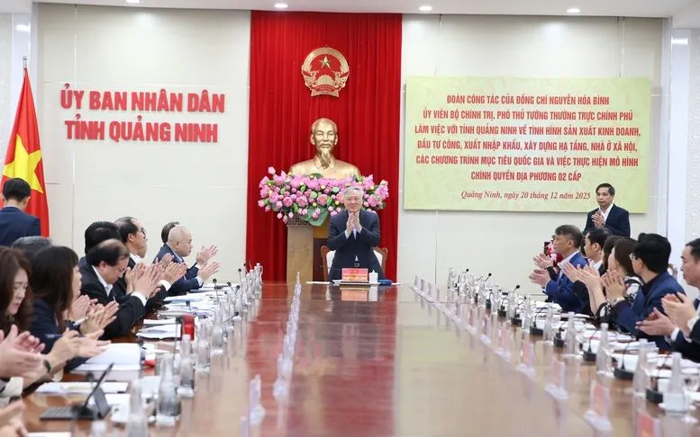 Phó Thủ tướng Thường trực Chính phủ Nguyễn Hòa Bình cùng đoàn công tác của Chính phủ làm việc với tỉnh Quảng Ninh - Ảnh: VGP