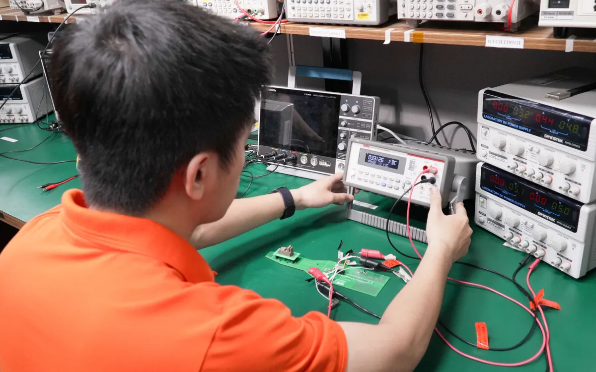 Đội ngũ kỹ sư FPT nghiên cứu và hoàn thiện thiết kế đưa chip nguồn “Make in Vietnam, made by FPT” vượt qua hệ thống kiểm thử khắt khe toàn cầ