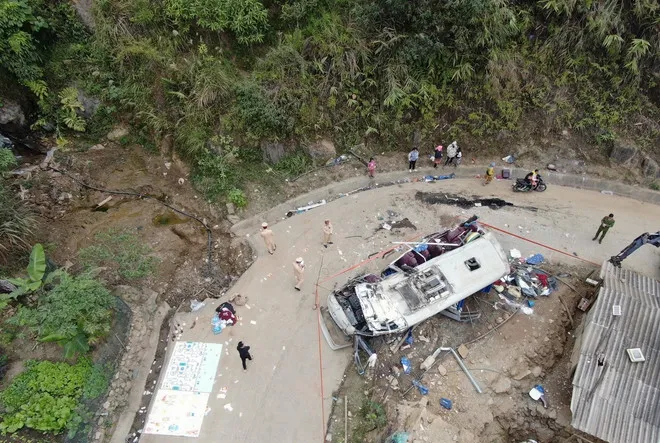 Kiểm tra doanh nghiệp c&oacute; phương tiện g&acirc;y tai nạn khiến 9 người tử vong ở L&agrave;o Cai - Ảnh 1.