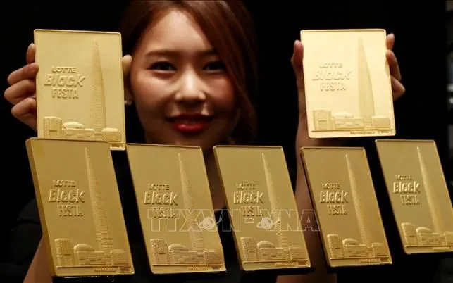 Vàng miếng được trưng bày tại một cửa hàng ở Seoul, Hàn Quốc. Ảnh: Yonhap/TTXVN