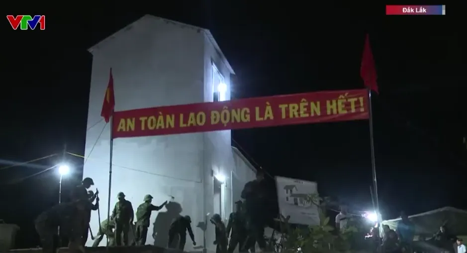 Sau lũ dữ, nụ cười trở lại c&ugrave;ng Chiến dịch Quang Trung- Ảnh 2.