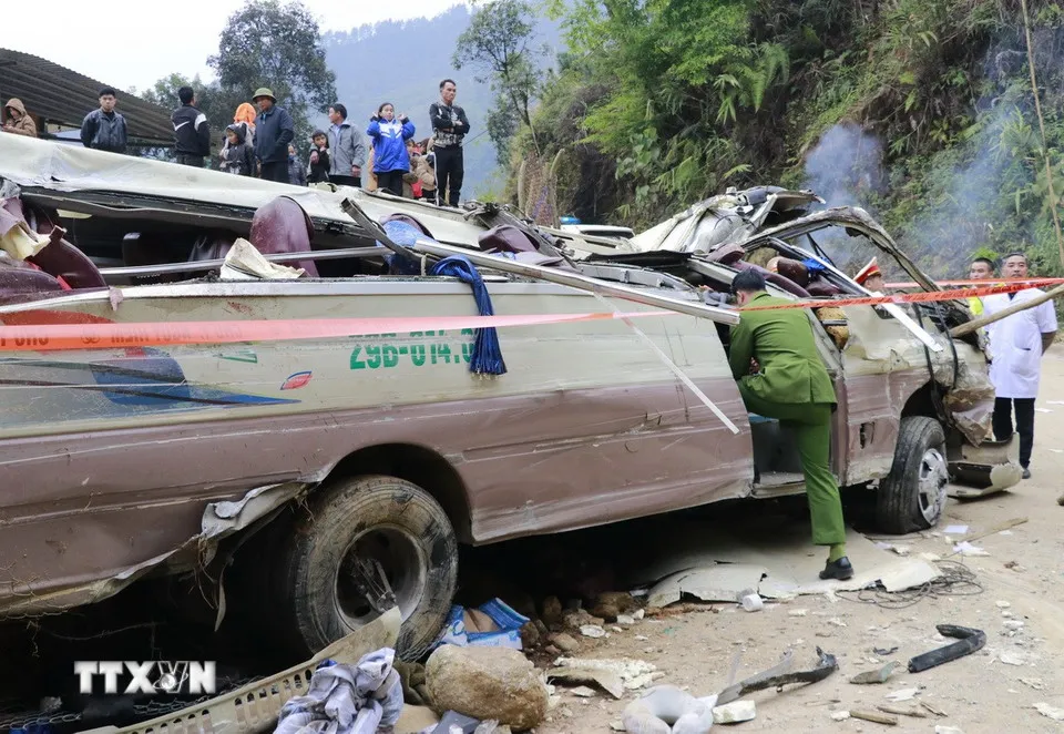 Kiểm tra doanh nghiệp c&oacute; phương tiện g&acirc;y tai nạn khiến 9 người tử vong ở L&agrave;o Cai - Ảnh 3.